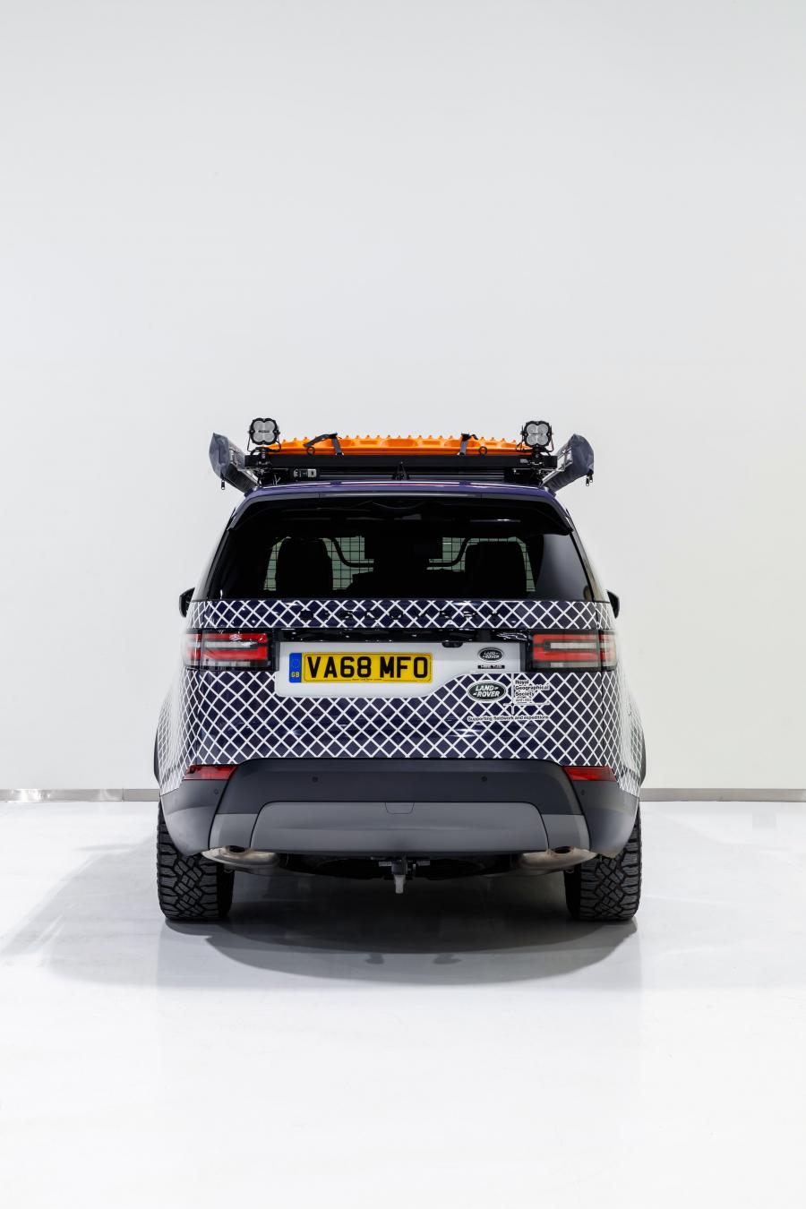  Land Rover Discovery Mobile Malaria Project (L462) 2019 года  (фото 10 из 17)